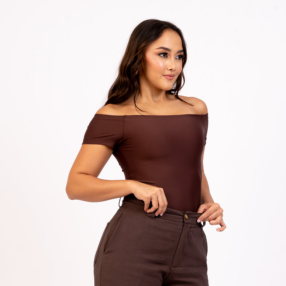 Blusa manga corta estilo off shoulder