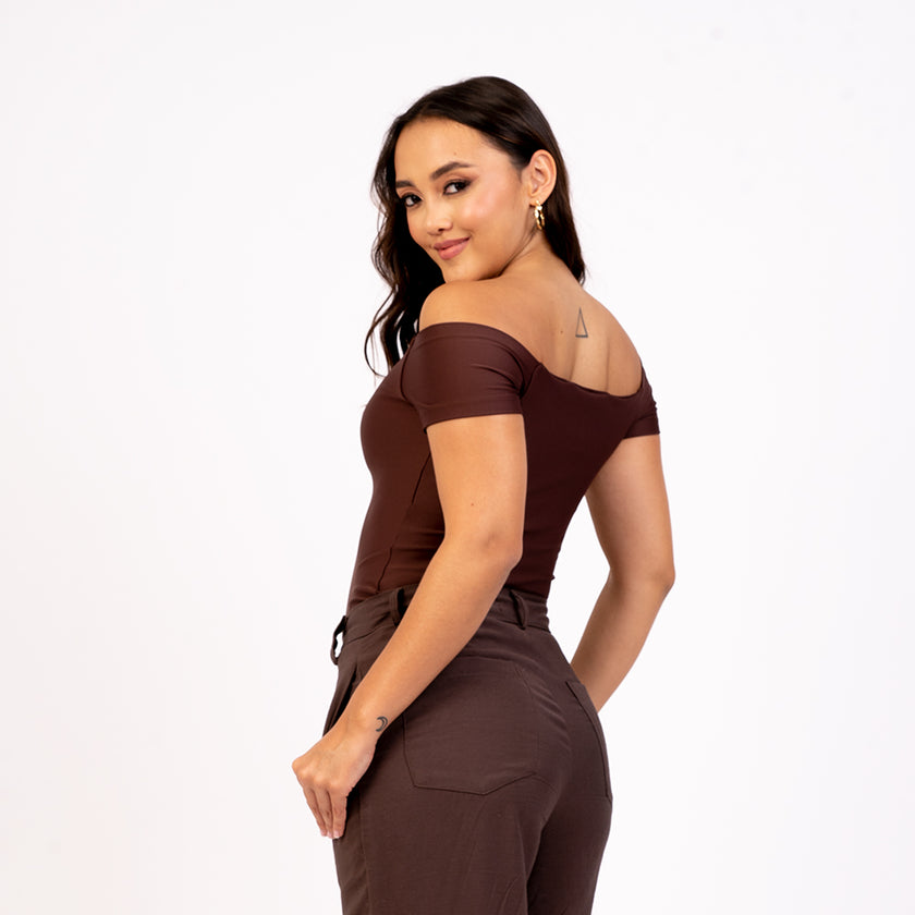 Blusa manga corta estilo off shoulder