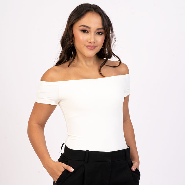 Blusa manga corta estilo off shoulder