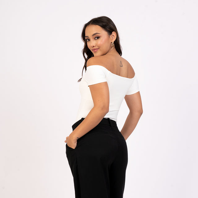 Blusa manga corta estilo off shoulder