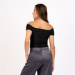 Blusa manga corta estilo off shoulder