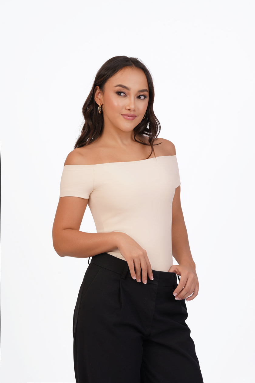 Blusa manga corta estilo off shoulder