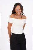 Blusa manga corta estilo off shoulder