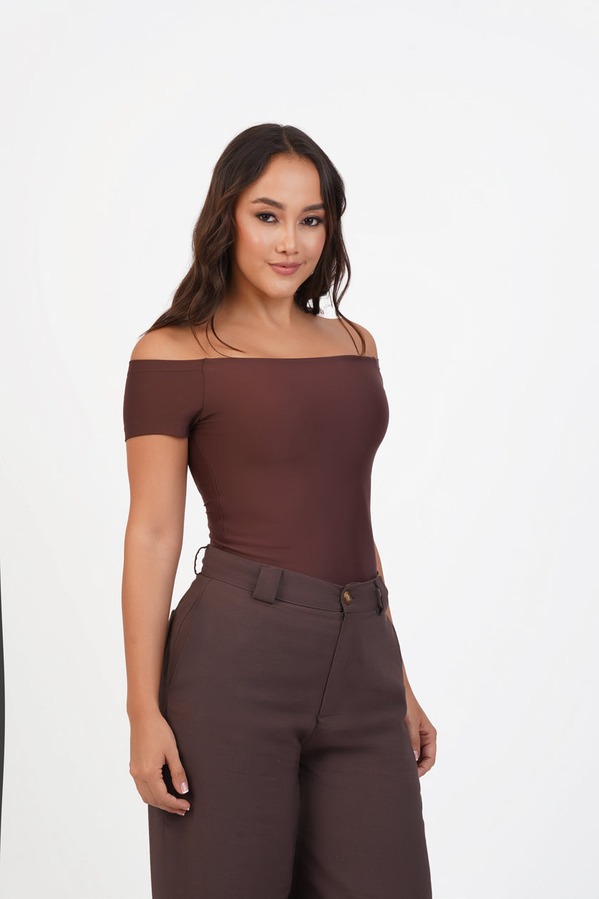 Blusa manga corta estilo off shoulder