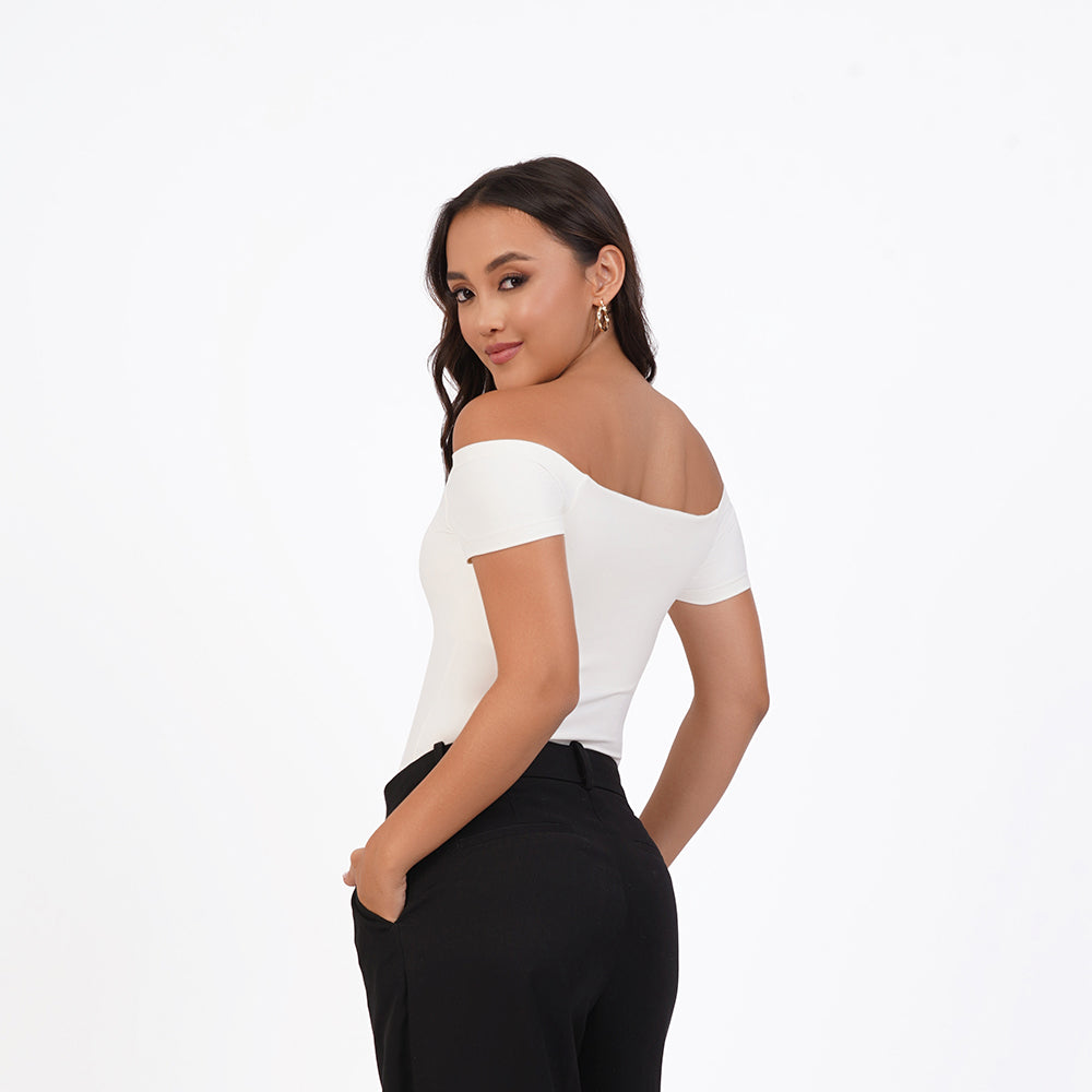 Blusa manga corta estilo off shoulder