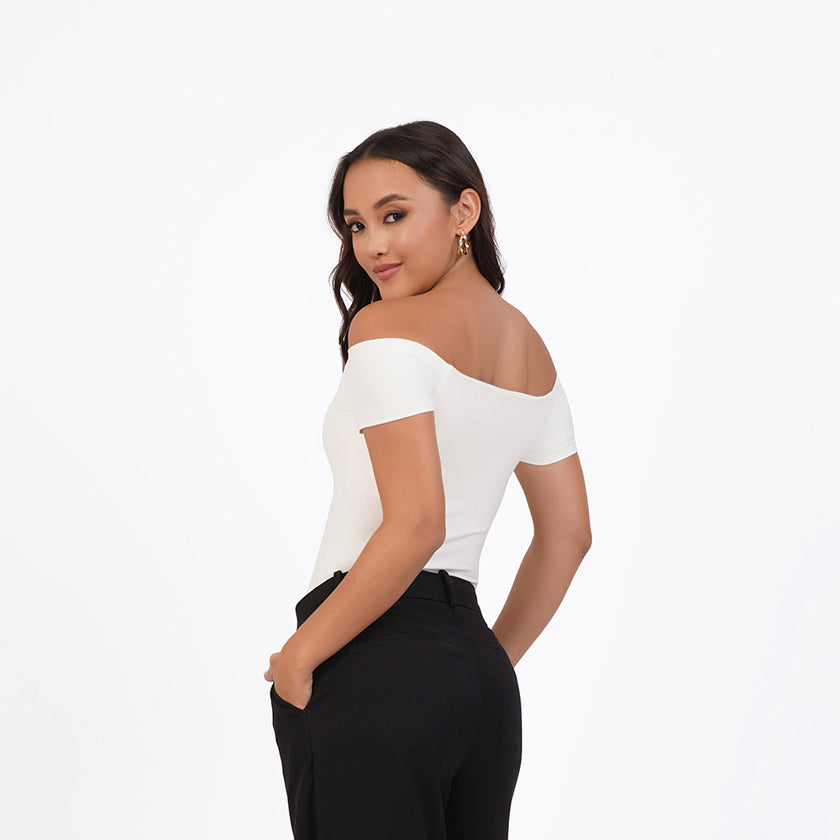 Blusa manga corta estilo off shoulder