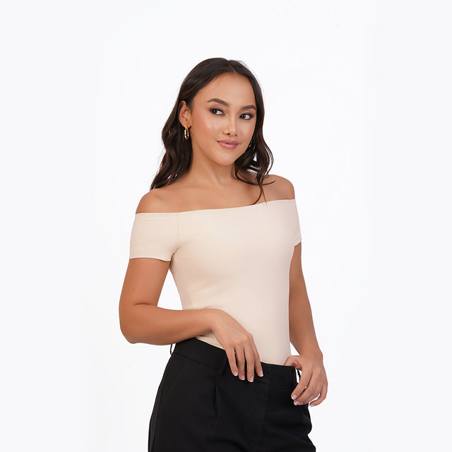 Blusa manga corta estilo off shoulder