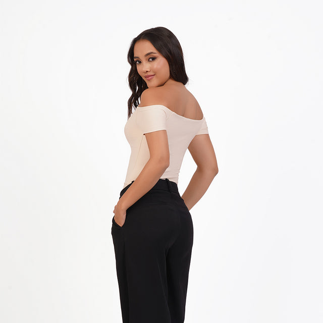 Blusa manga corta estilo off shoulder